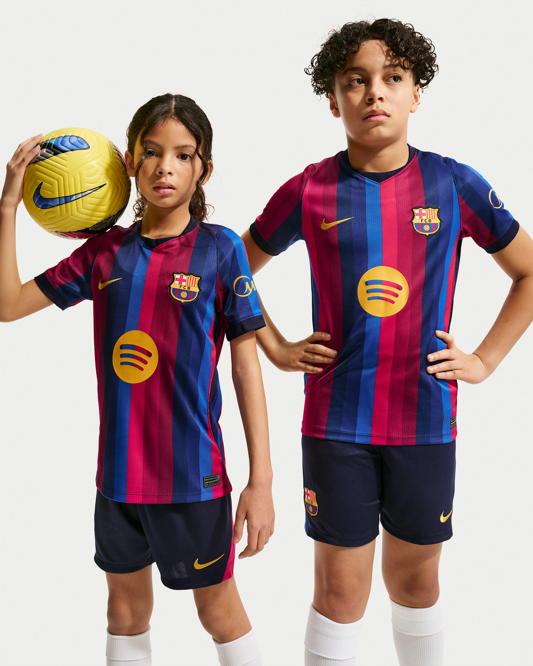 F.C. Barcelona 2026/27 Stadium Home Older Kids' Nike Dri-FIT